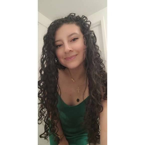 Meet your Posher, Gabriela - Picture 1 of 1